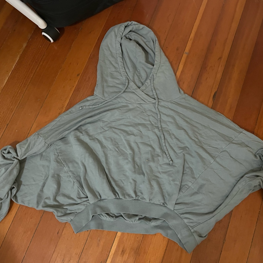 Cropped hoodie light blue grey.